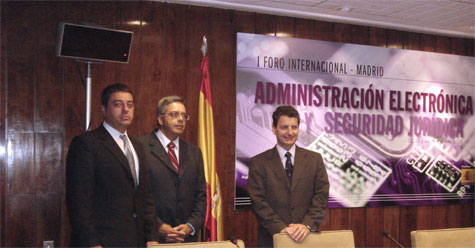 Os diretores do Irib Francisco Jos Rezende dos Santos e Eduardo Pacheco Ribeiro de Souza participaram do primeiro Frum Internacional de Administrao Eletrnica e Segurana Jurdica em Madri